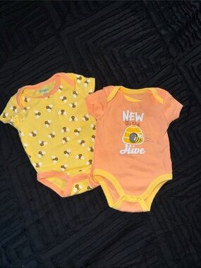 Kidgets Yellow & Orange Bee Print One-Piece Set